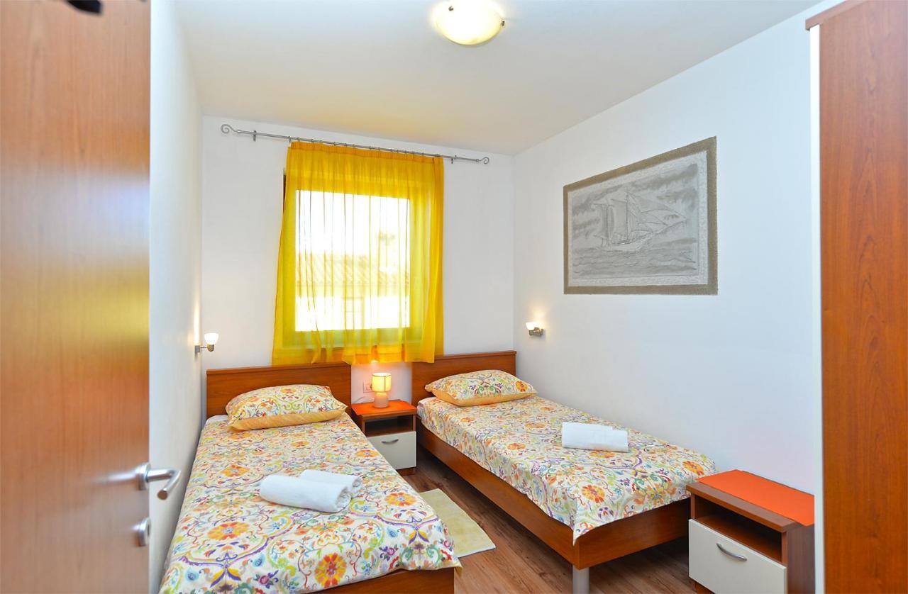 Apartment Jadranko 1761 Peroj Exterior photo
