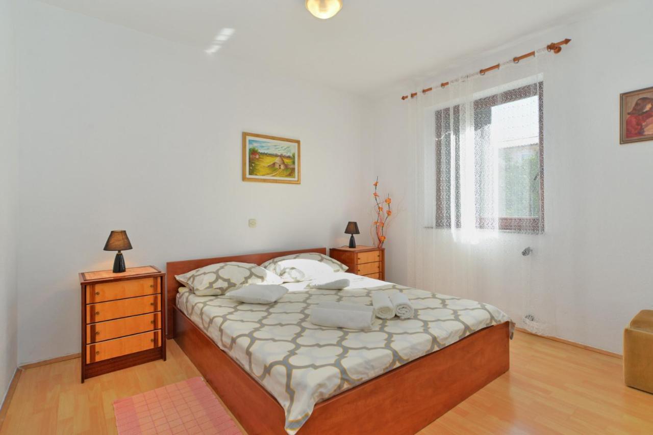 Apartment Jadranko 1761 Peroj Exterior photo