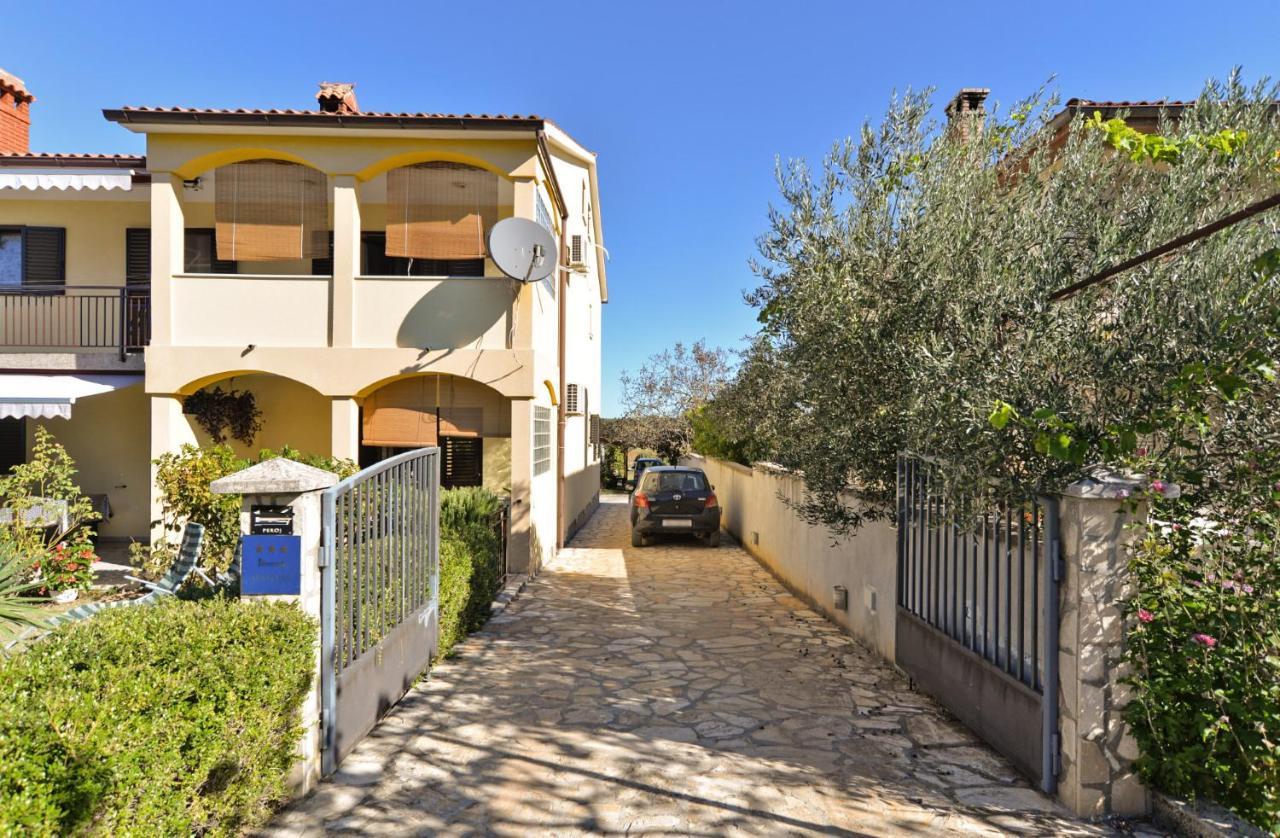 Apartment Jadranko 1761 Peroj Exterior photo